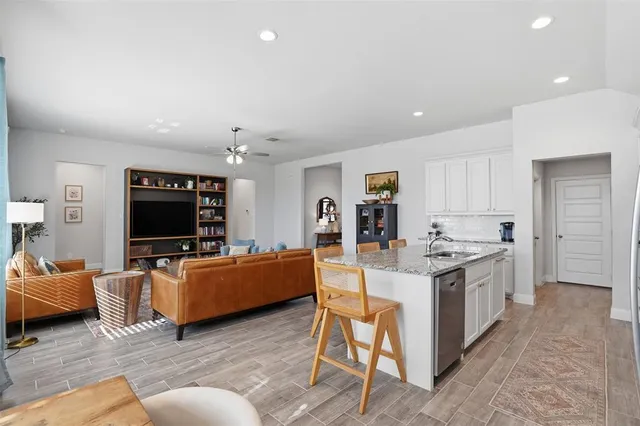 $2,600 | 1027 Moss Grv Trail, Justin, TX 76247