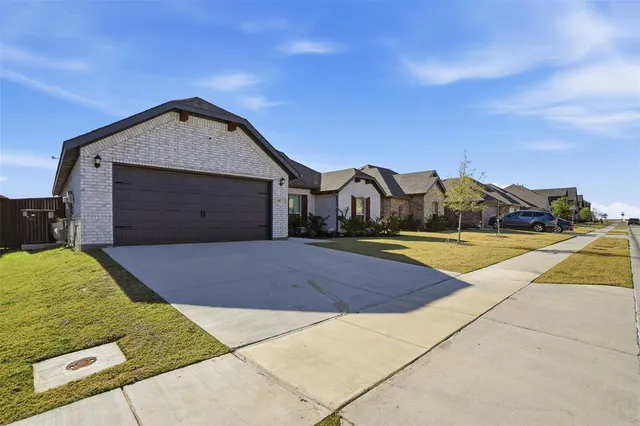 $2,600 | 1027 Moss Grv Trail, Justin, TX 76247