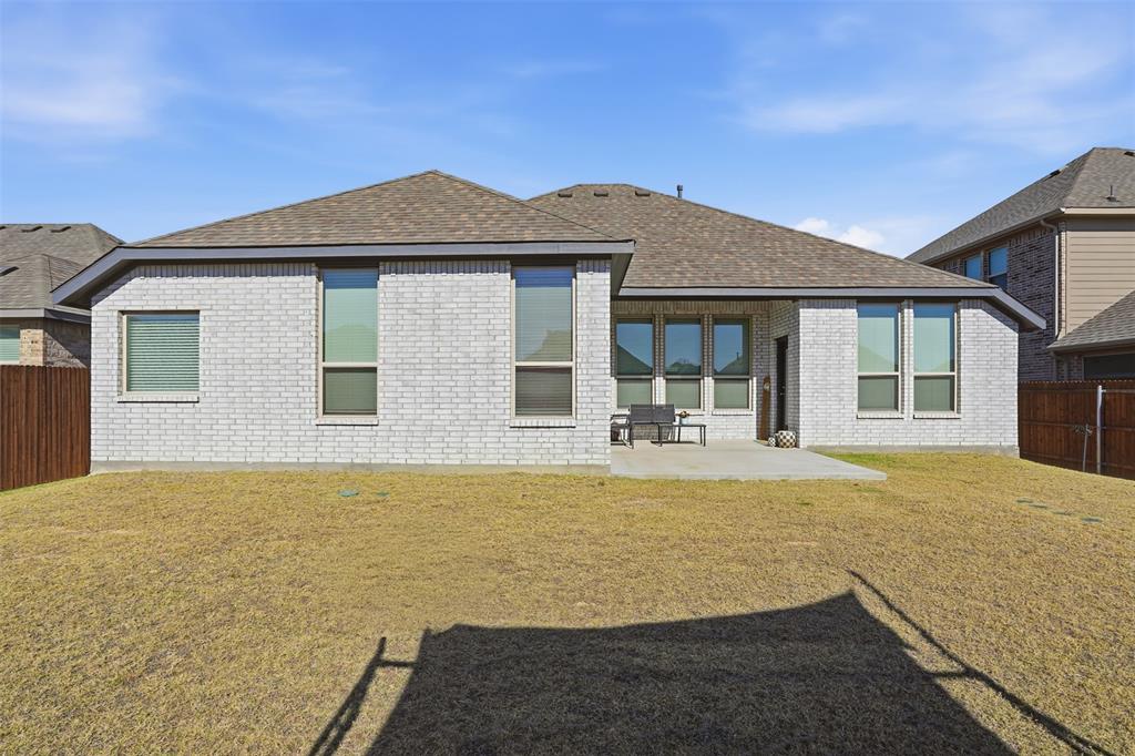 1027 Moss Grv Trail Justin, TX 76247 - Photo 32 of 40