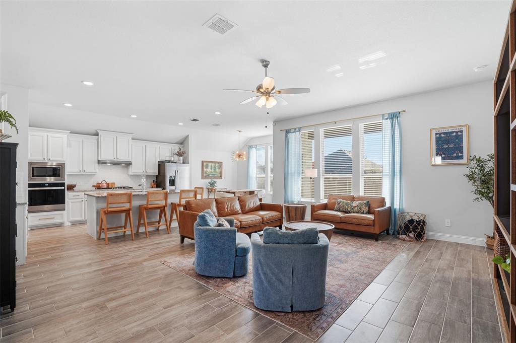 1027 Moss Grv Trail Justin, TX 76247 - Photo 7 of 40