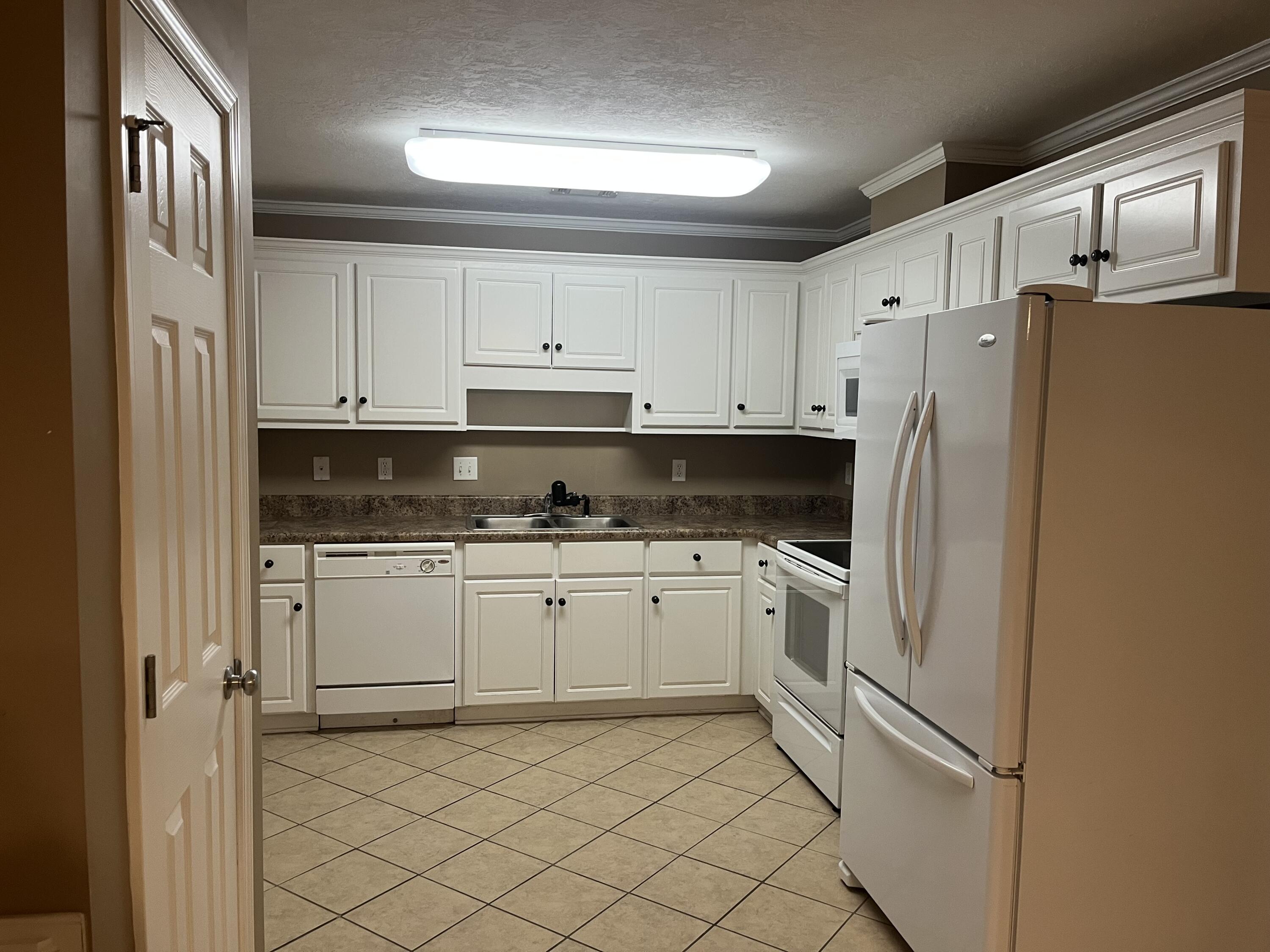 834 Whispering Willow Court Grovetown, GA 30813 - Photo 5 of 13 Kitchen