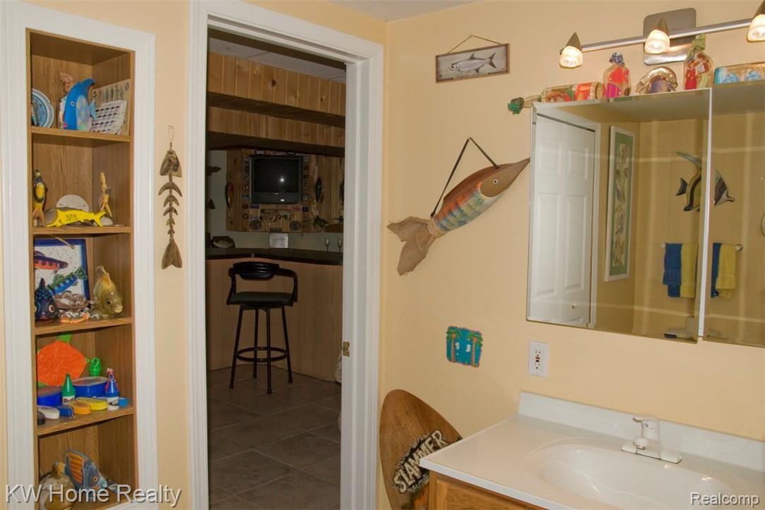7755 Haley Road White Lake, MI 48383 - Photo 36 of 47 BSMENT FULL BATH