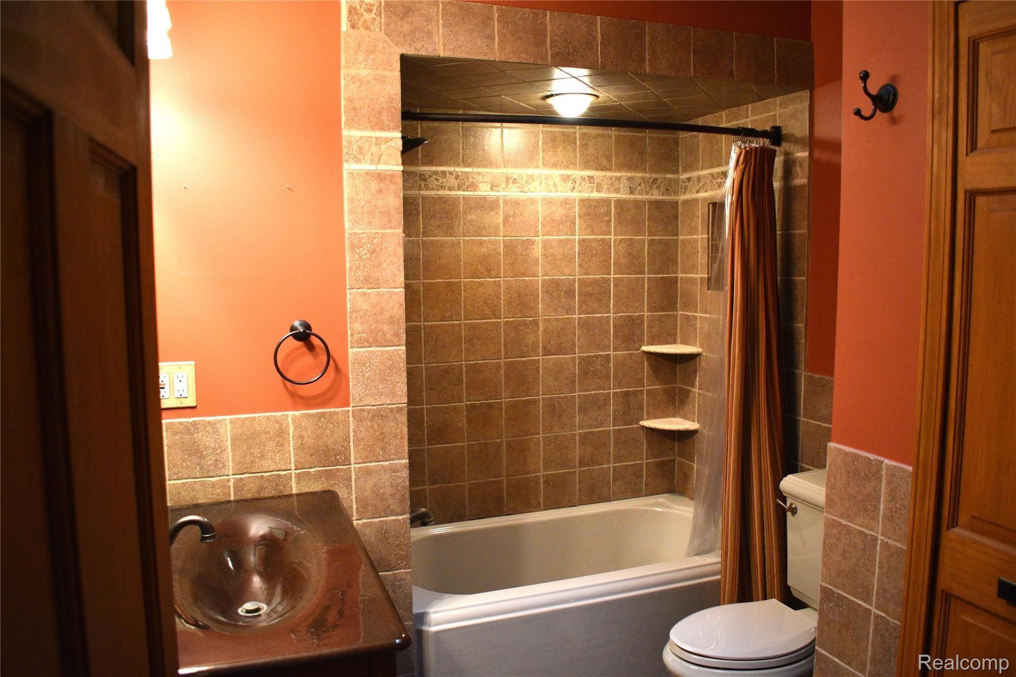1201 Baker Road Fenton, MI 48430 - Photo 11 of 23 001_0908.JPG