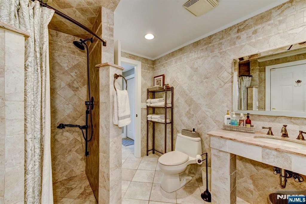 11 Carlisle Road Wayne, NJ 07470 - Photo 35 of 50