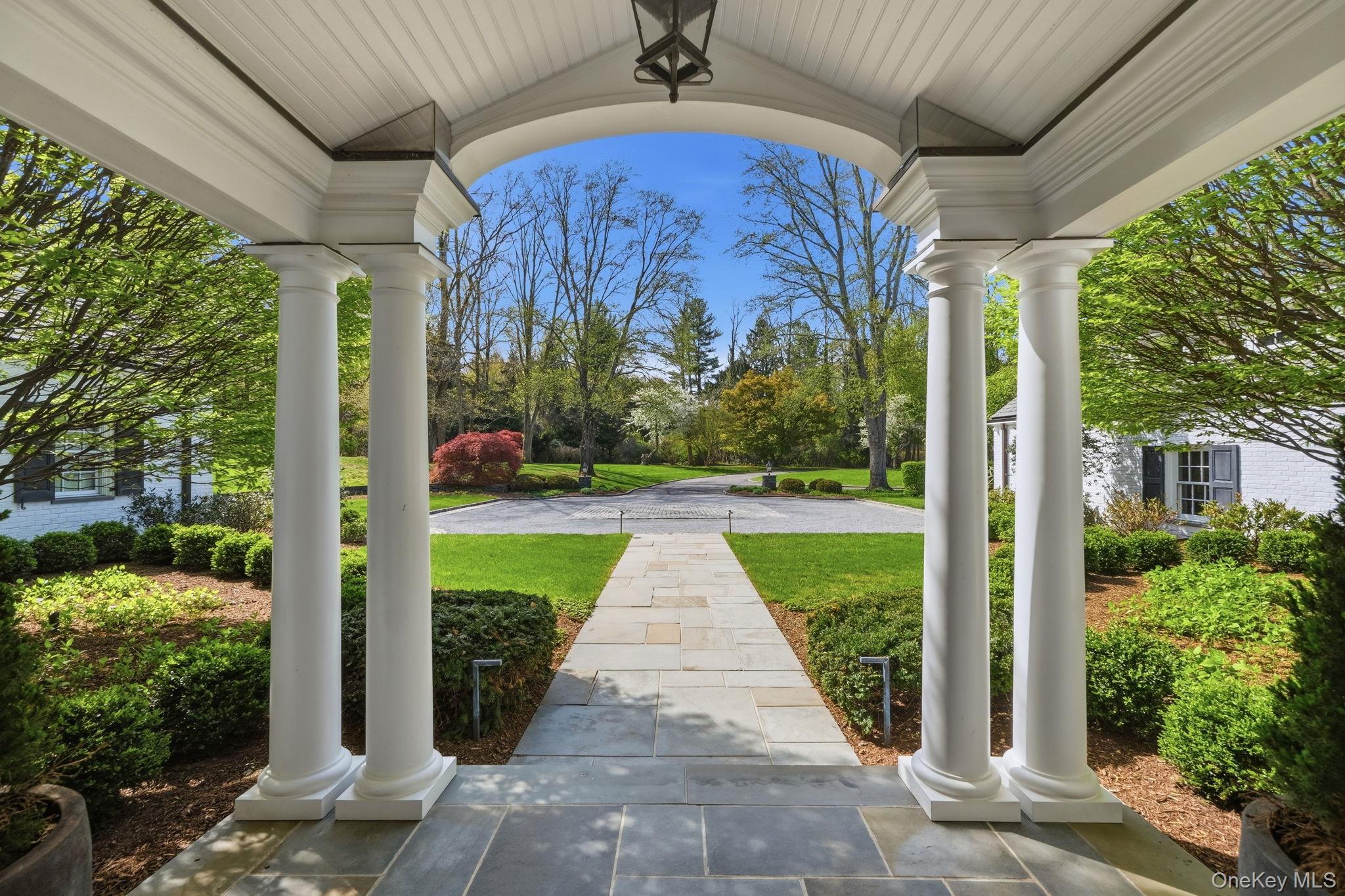530 Chicken Valley Road Locust Valley, NY 11560 - Photo 4 of 50