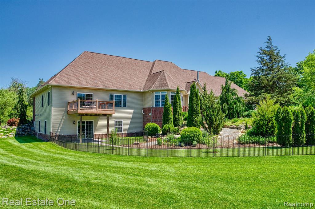 2482 South Latson Road Howell, MI 48843 - Photo 9 of 87