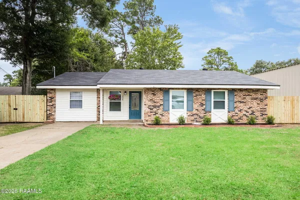 $1,750 | 304 West Broussard Street, Broussard, LA 70518