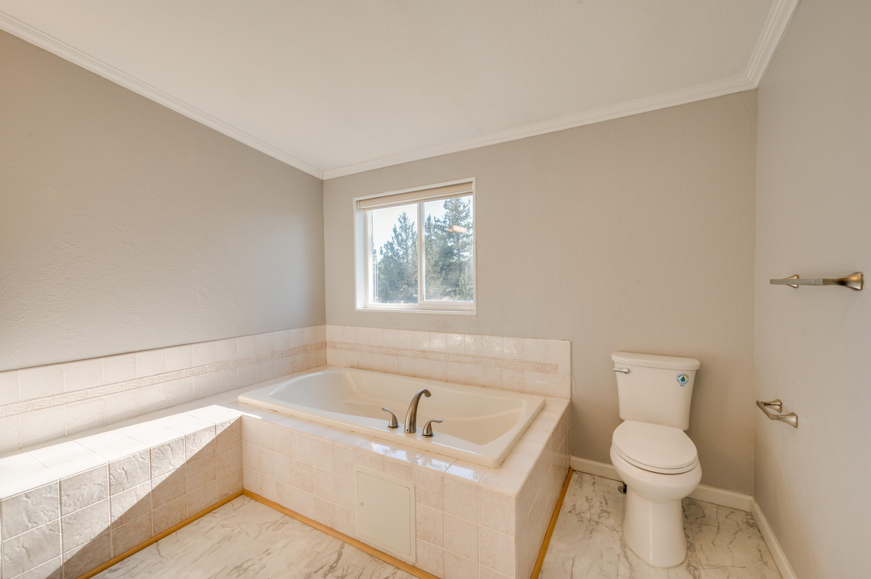 14420 Southwest Quail Road Terrebonne, OR 97760 - Photo 19 of 30 Master Bathroom