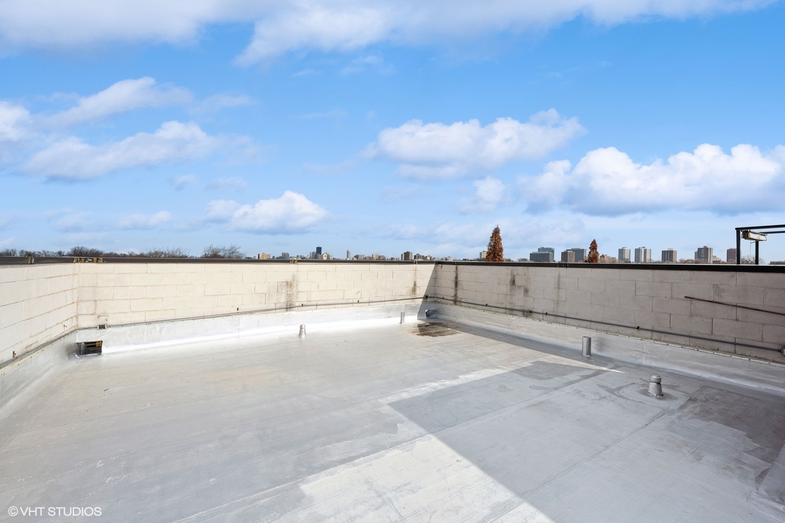 1430 West Irving Park Road, Unit 2 Chicago, IL 60613 - Photo 18 of 23 a view of a terrace view