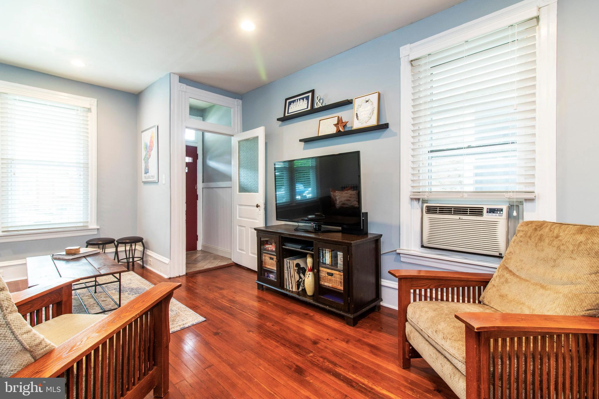 250 Rector Street Philadelphia, PA 19128 - Photo 9 of 31 Living Room