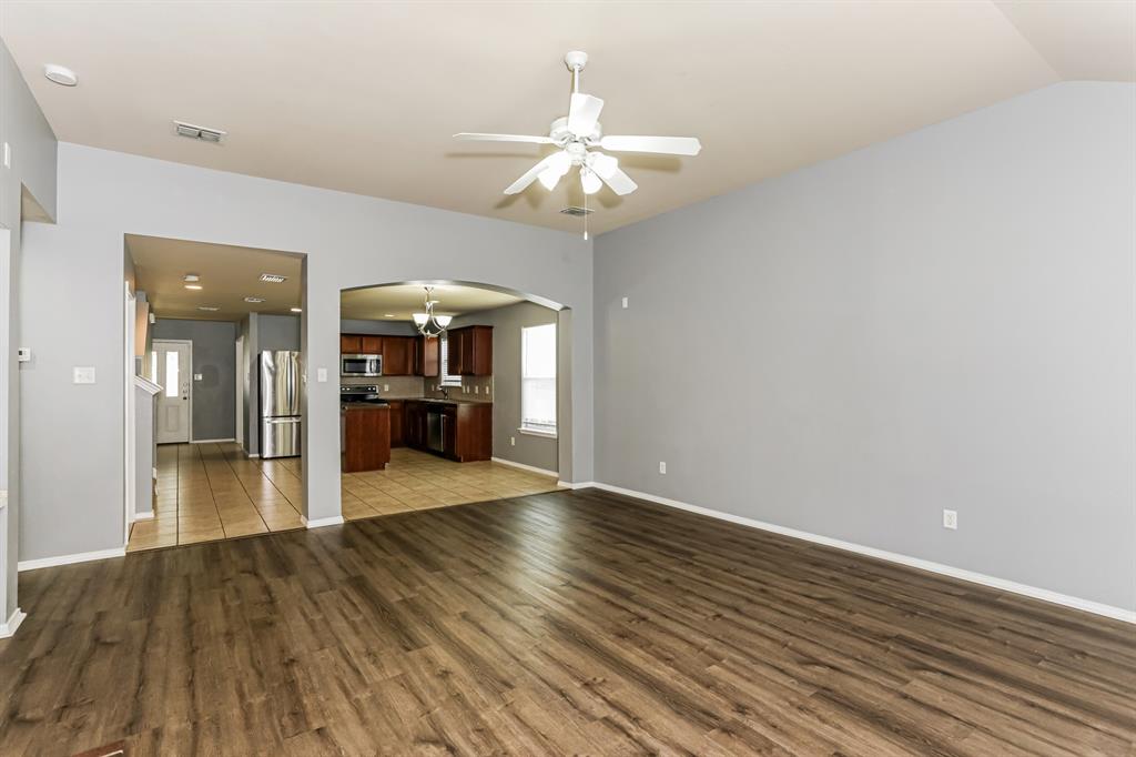9233 Monument Court Fort Worth, TX 76244 - Photo 6 of 25