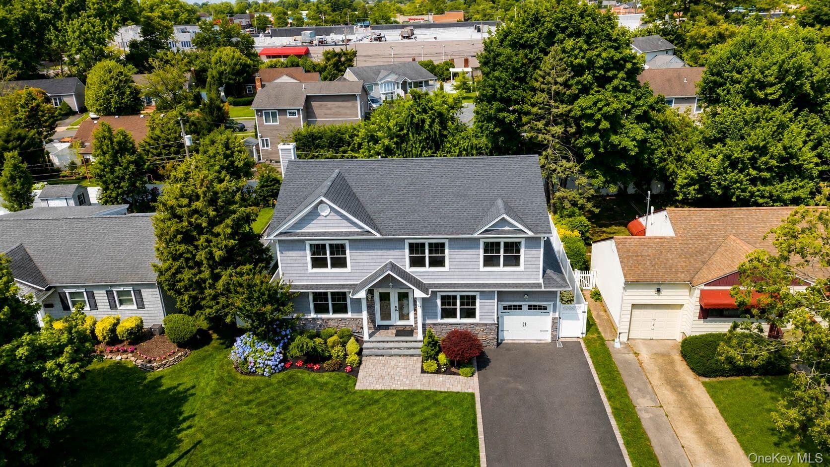 17 Woodwaye Road Plainview, NY 11803 - Photo 4 of 41