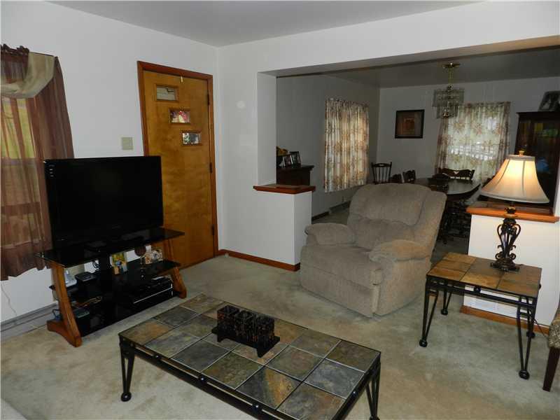 4335 Ellwood Road New Castle, PA 16101 - Photo 8 of 18 Living Room.