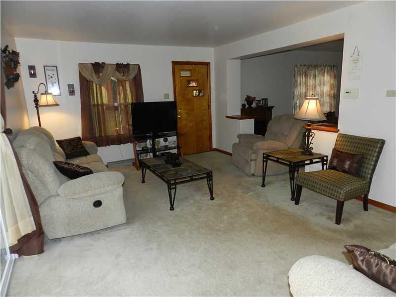 4335 Ellwood Road New Castle, PA 16101 - Photo 9 of 18 Living Room.