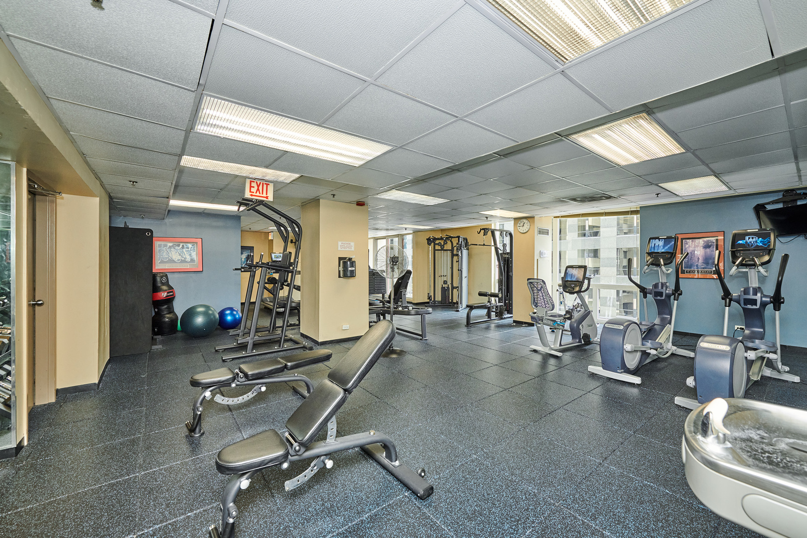 200 North Dearborn Street, Unit 4608 Chicago, IL 60601 - Photo 22 of 26 a view of a room with gym equipment