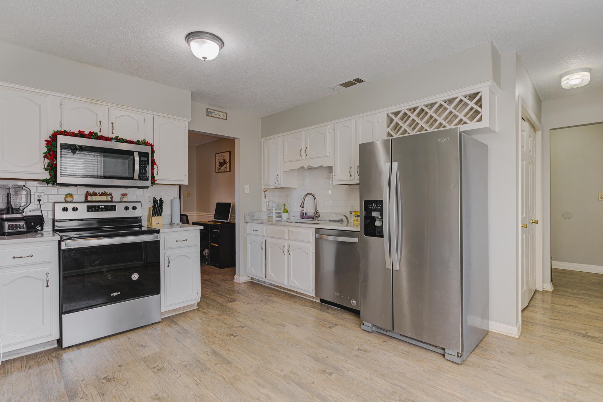 1673 Ranmar Drive Memphis, TN 38016 - Photo 8 of 16 a kitchen with a refrigerator stove and microwave
