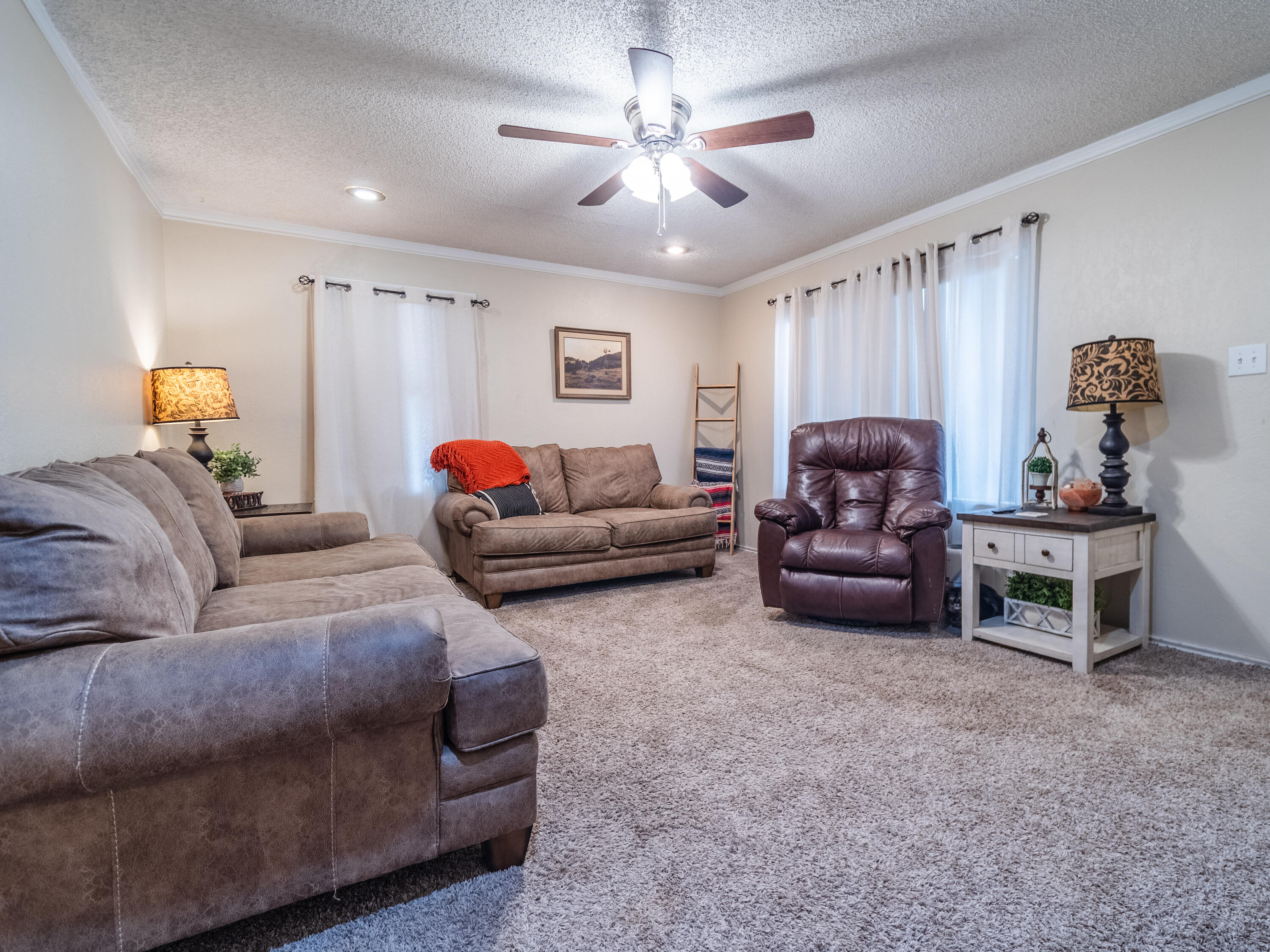 810 West 14th Street Post, TX 79356 - Photo 3 of 31 Living Room