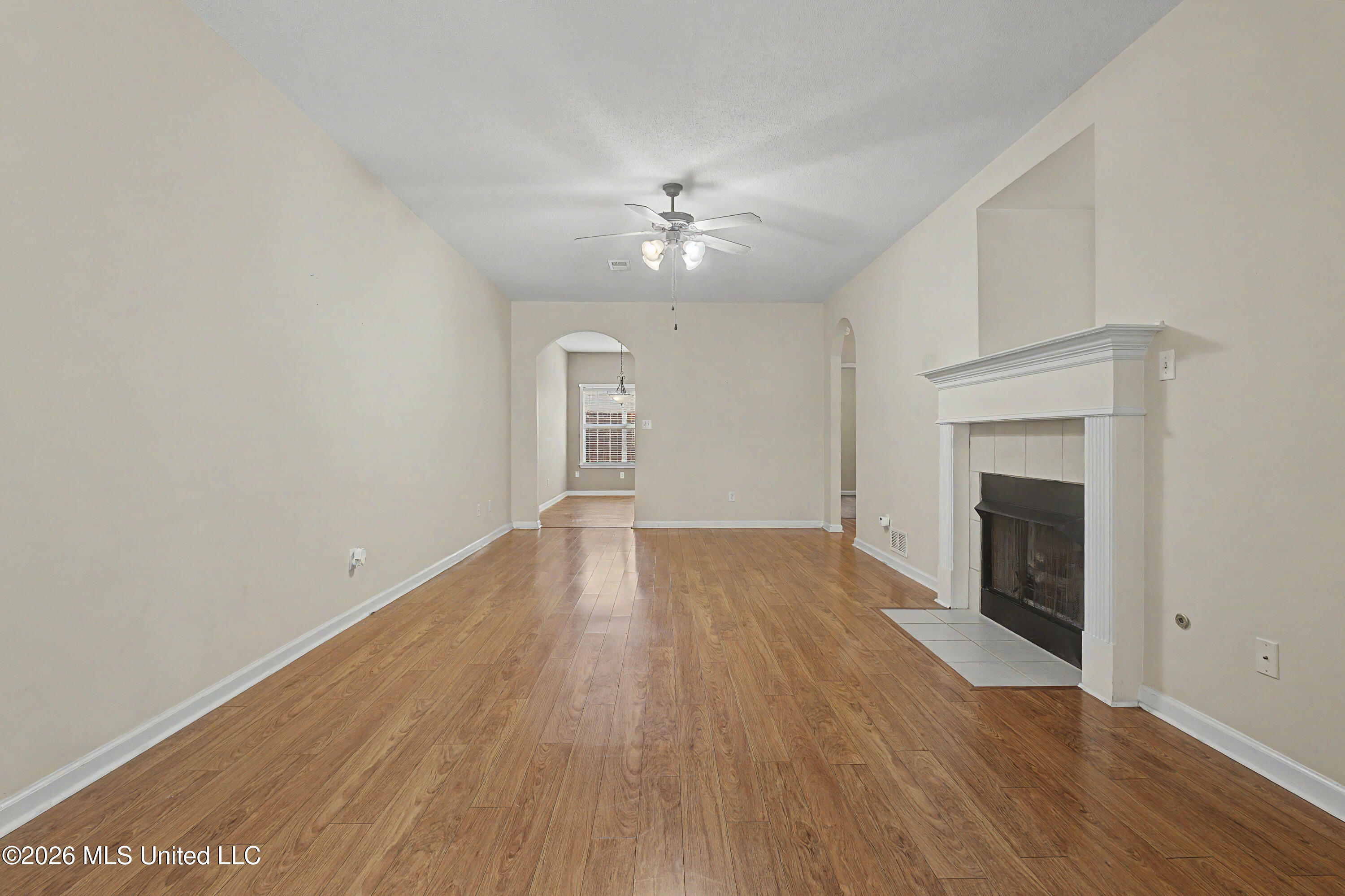 816 Cardinal Lane Hernando, MS 38632 - Photo 6 of 34 Living room