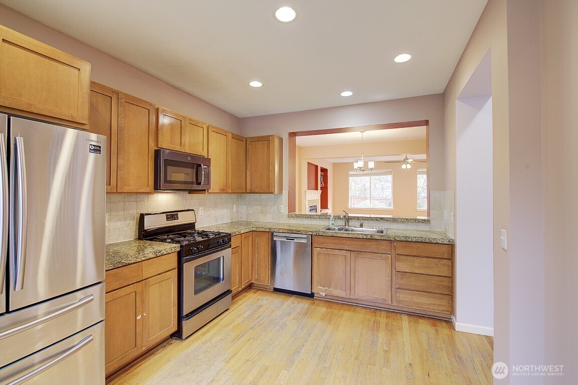 8224 233rd Place Northeast Redmond, WA 98053 - Photo 4 of 32