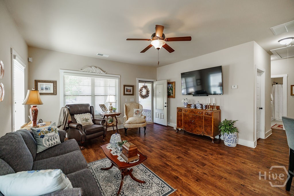 425 Classic Road Athens, GA 30606 - Photo 5 of 30 Living Room