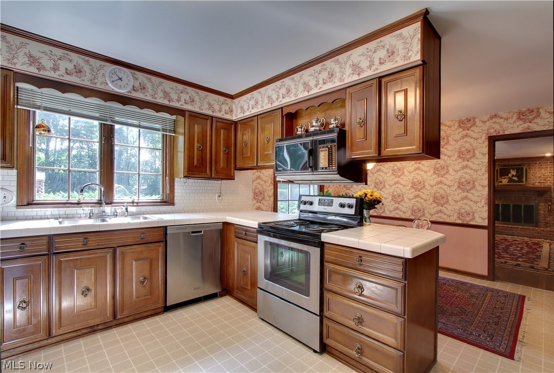 3393 Stanley Road Akron, OH 44333 - Photo 9 of 34 Gallery Image 9