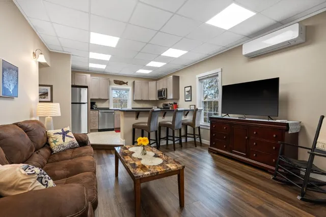 $550,000 | 43 Oak Street, Boothbay Harbor, ME 04538