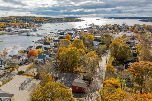 $550,000 | 43 Oak Street, Boothbay Harbor, ME 04538