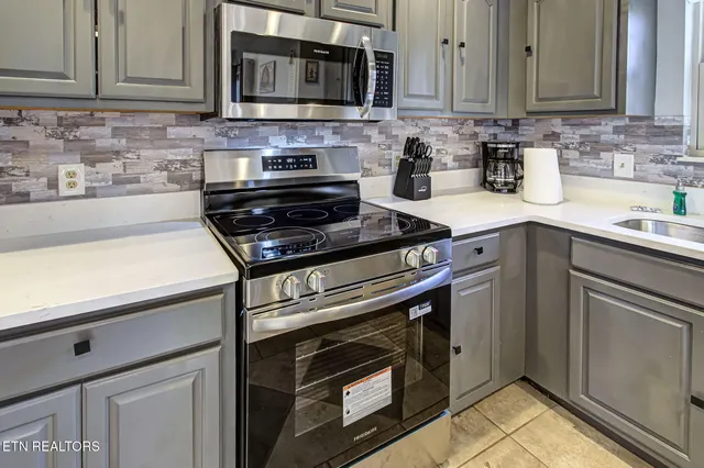 $899,000 | 802 Crystal Branch Way, Gatlinburg, TN 37738