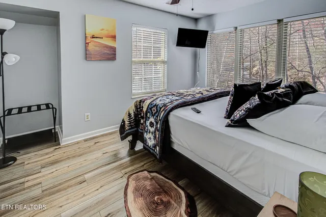 $899,000 | 802 Crystal Branch Way, Gatlinburg, TN 37738