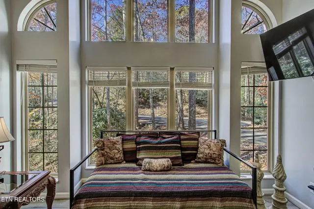 $899,000 | 802 Crystal Branch Way, Gatlinburg, TN 37738