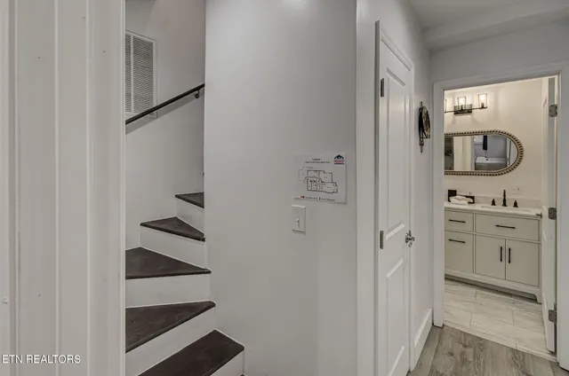 $899,000 | 802 Crystal Branch Way, Gatlinburg, TN 37738