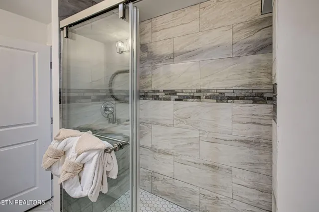 $899,000 | 802 Crystal Branch Way, Gatlinburg, TN 37738