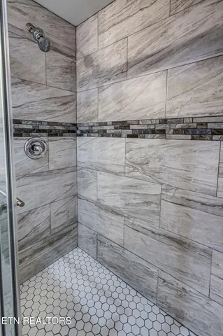 $899,000 | 802 Crystal Branch Way, Gatlinburg, TN 37738