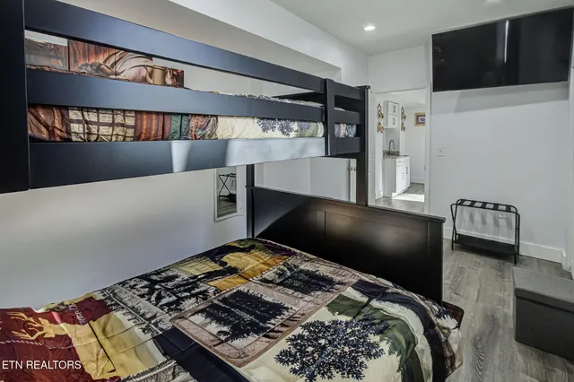 $899,000 | 802 Crystal Branch Way, Gatlinburg, TN 37738