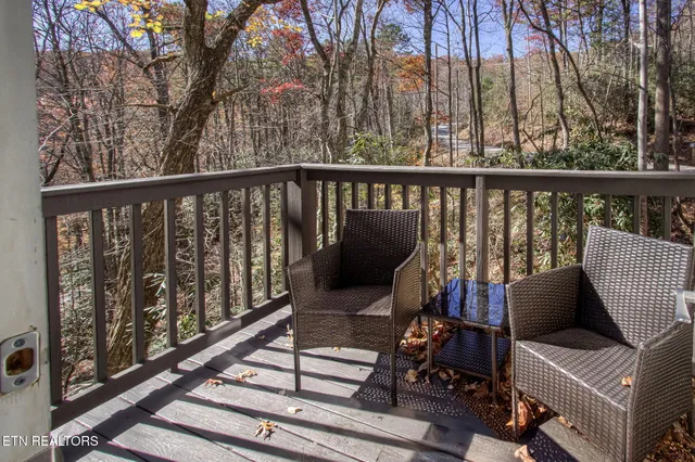 $899,000 | 802 Crystal Branch Way, Gatlinburg, TN 37738