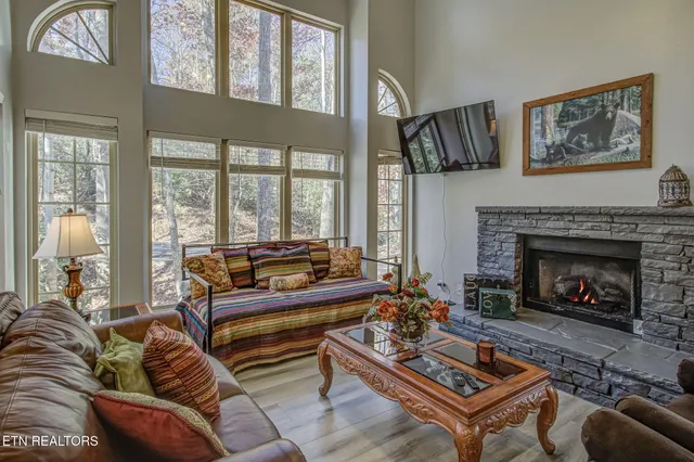 $899,000 | 802 Crystal Branch Way, Gatlinburg, TN 37738