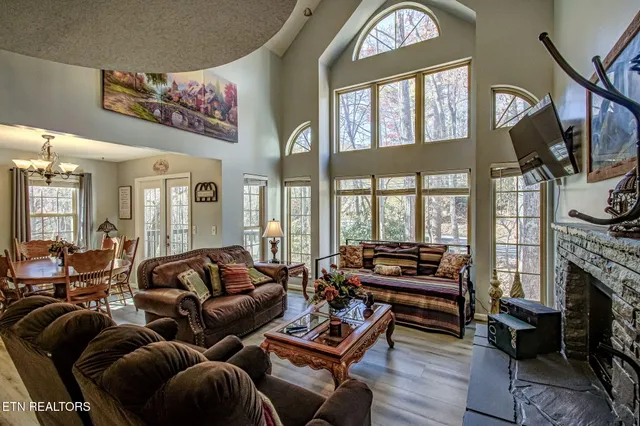 $899,000 | 802 Crystal Branch Way, Gatlinburg, TN 37738