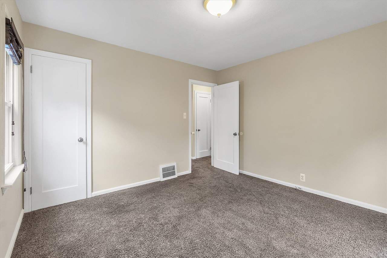 710 Clinton Street Flint, MI 48507 - Photo 14 of 27 50045943-13.JPG
