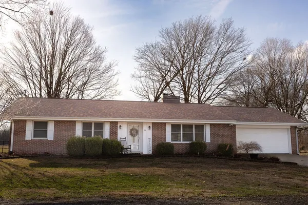 $213,900 | 114 Mapleleaf Drive, Catlin, IL 61817