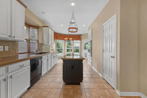 $495,000 | 525 Springhill Drive, Hurst, TX 76054