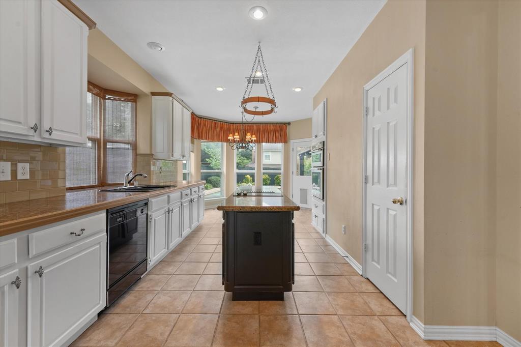 525 Springhill Drive Hurst, TX 76054 - Photo 13 of 40