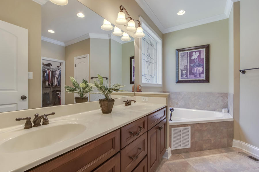 664 Mahoney Road Oliver Springs, TN 37840 - Photo 19 of 33 19_MahoneyRoad_644_MasterBath01