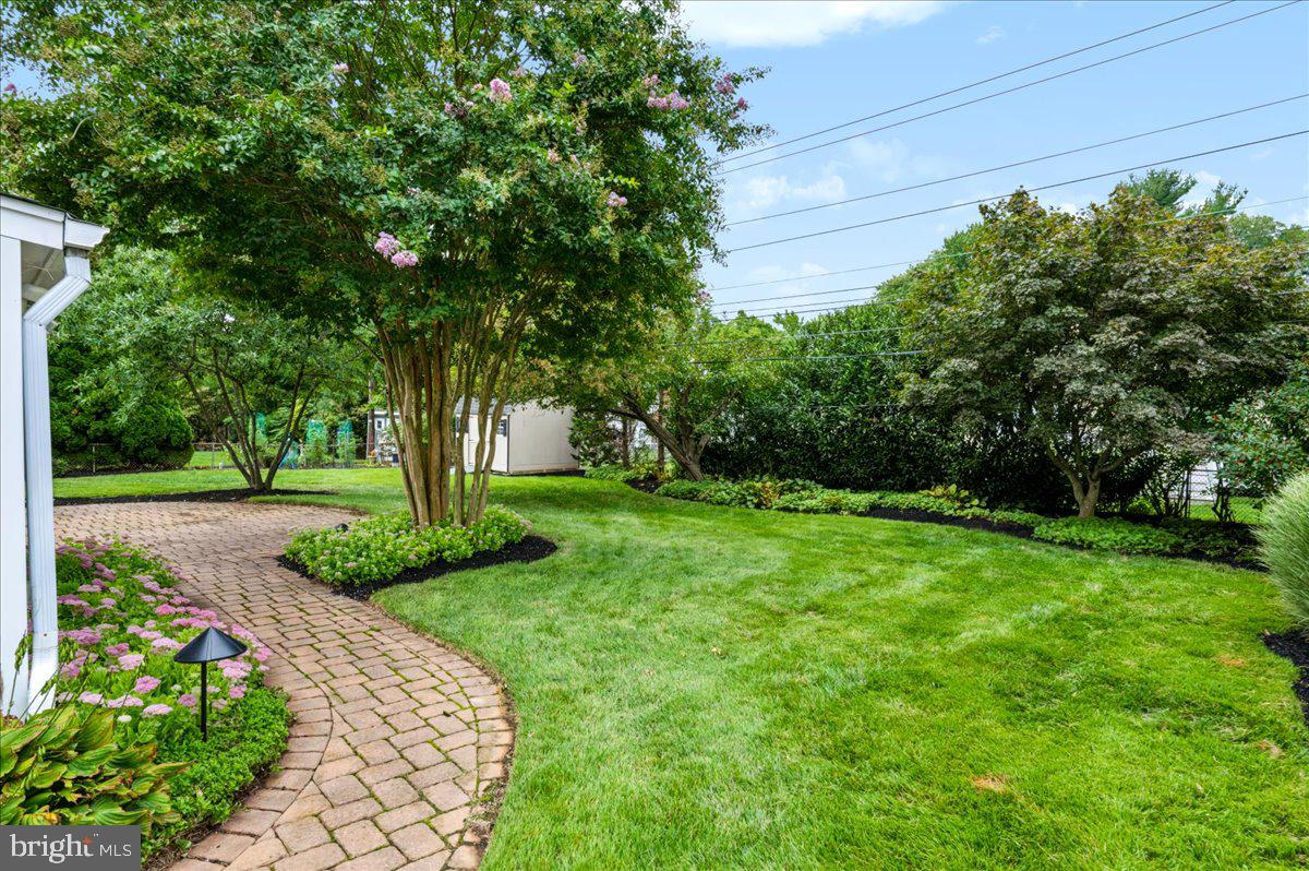 22 West Dale Road Wilmington, DE 19810 - Photo 25 of 35 Tastefully landscaped back yard