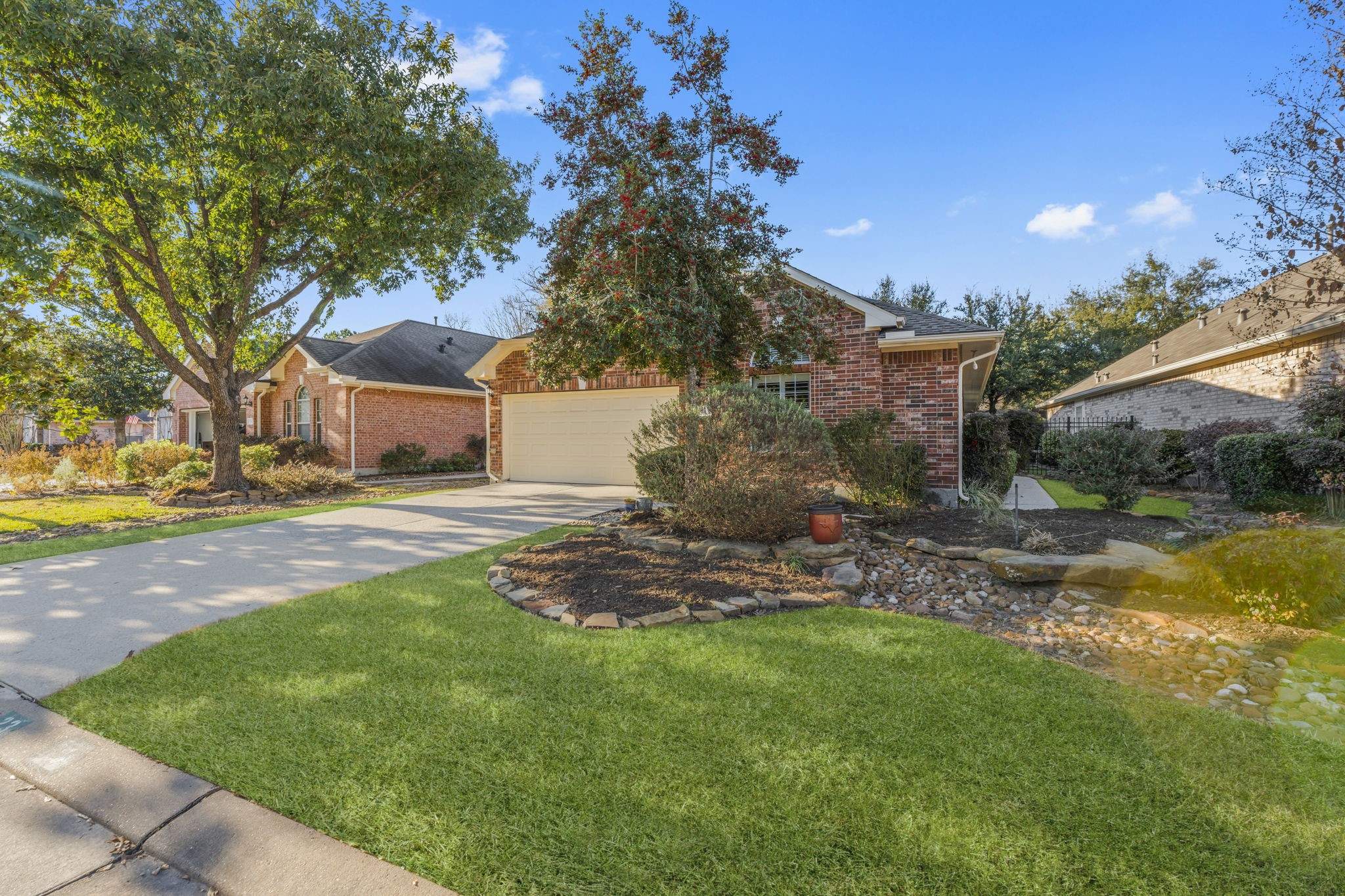 23 Arcadia Way Conroe, TX 77384 - Photo 2 of 23