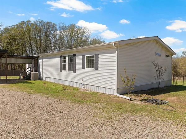 $284,000 | 535 Northeast County Road 2060, Mount Vernon, TX 75457