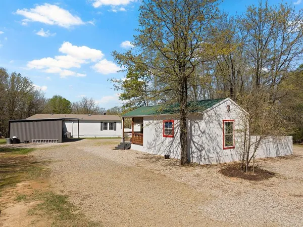 $284,000 | 535 Northeast County Road 2060, Mount Vernon, TX 75457
