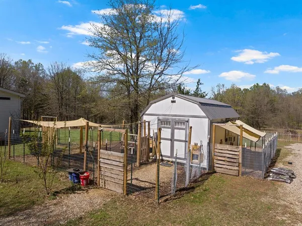 $284,000 | 535 Northeast County Road 2060, Mount Vernon, TX 75457