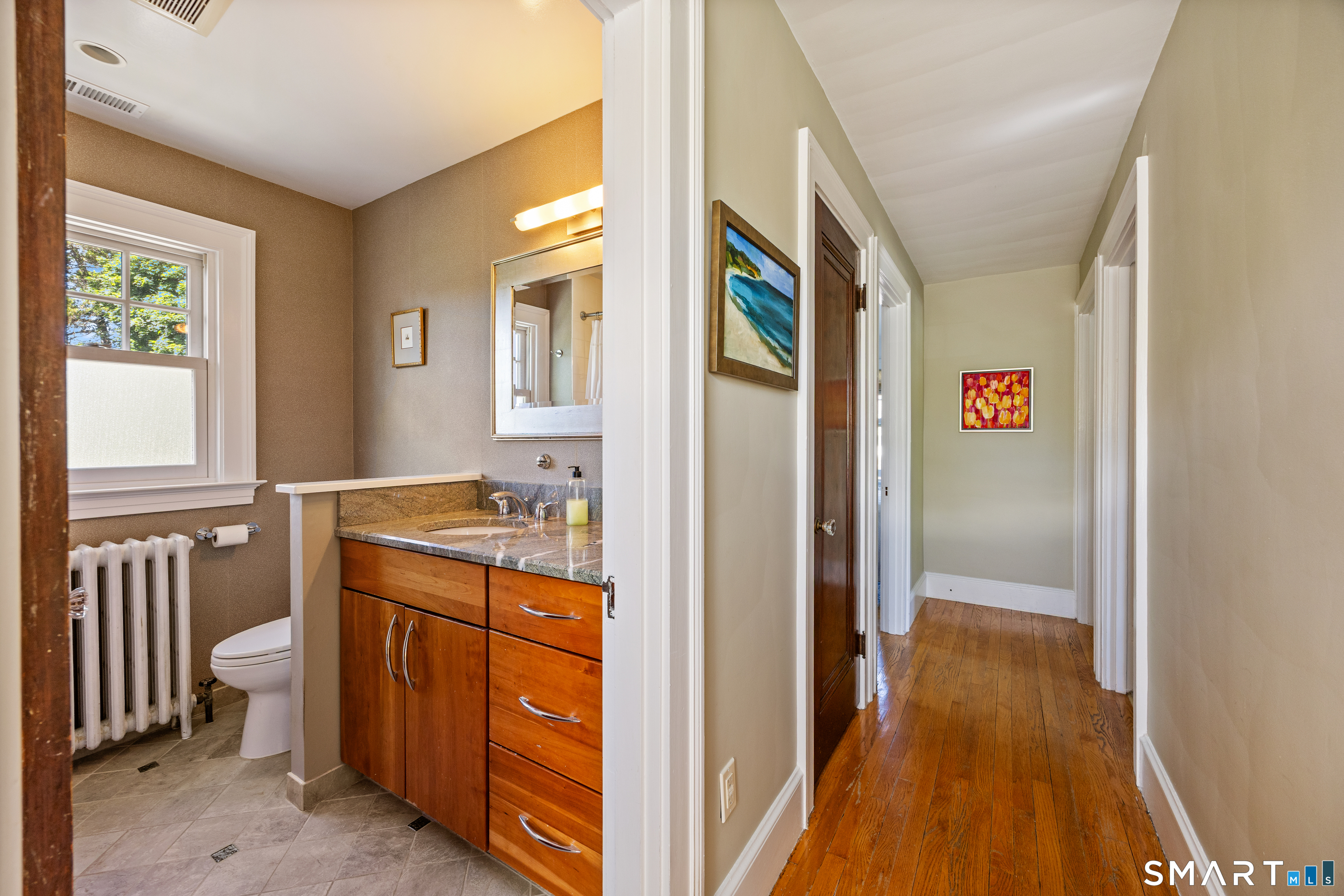 405 Fort Hale Road New Haven, CT 06512 - Photo 19 of 33 Upstairs hallway (showing full bath)