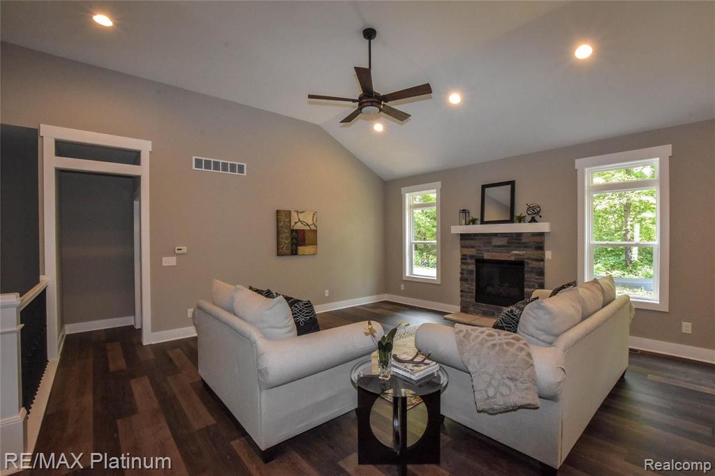 24 Timberleaf Drive Brighton, MI 48114 - Photo 10 of 39