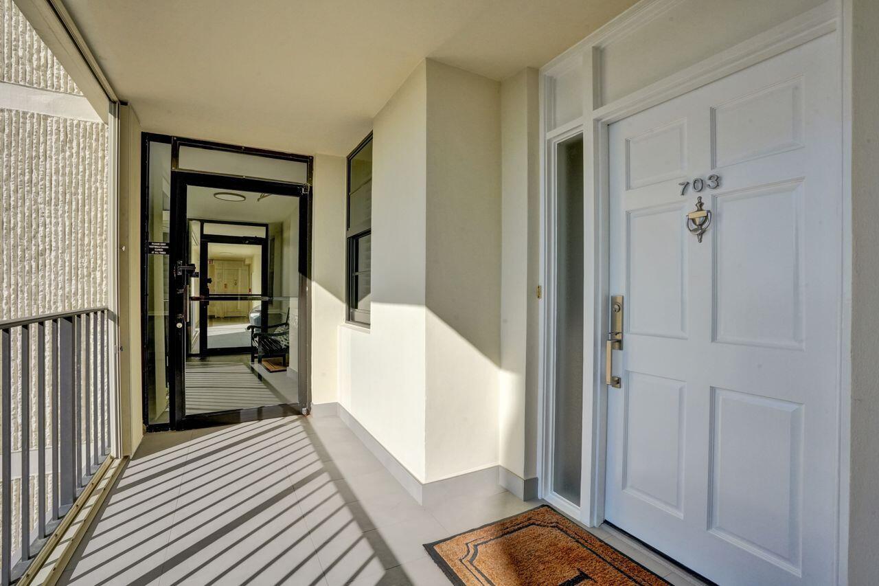 400 South Beach Road, Unit 703 Tequesta, FL 33469 - Photo 3 of 42 703 Entry